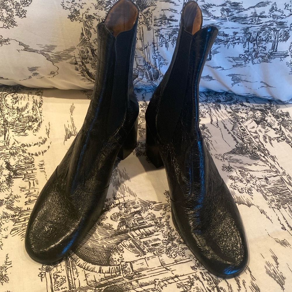Laurence Dacade Paris Ankle Boots 40-Fits like a 9- black patent leather, unworn